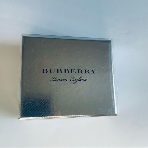 Burberry Festive Beauty Box  Limited Edition Holiday 4 Piece Travel Set New - Picture 4 of 9